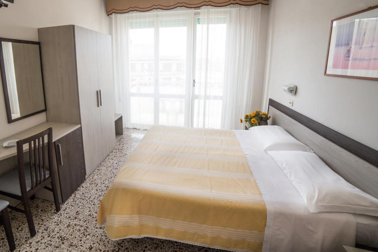 Hotel Europa Gabicce Mare Kültér fotó